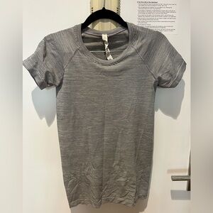 Lululemon Swiftly Tech Short-Sleeve Shirt 
Hip Length-s Size 6